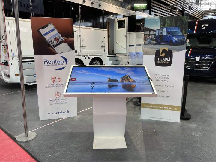 Nous disposons des bornes tactiles.